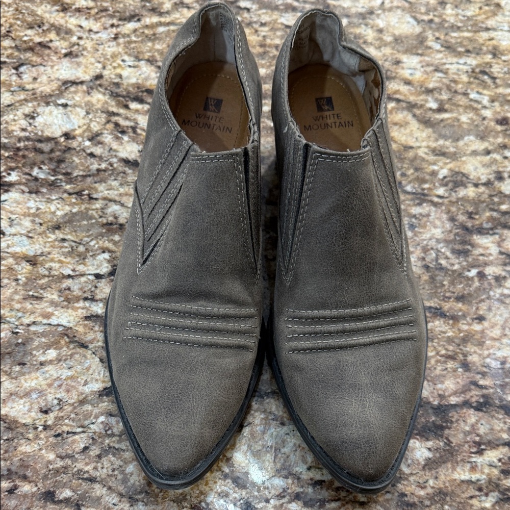 White Mountain Men's Taupe Slip-On Loafers